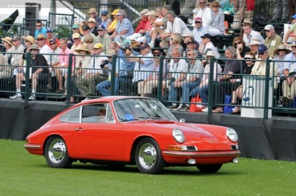 La mitica Porsche 911 (inserita in galleria)