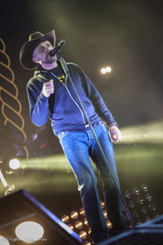 Max Pezzali in concerto al Forum di Assago  (inserita in galleria)