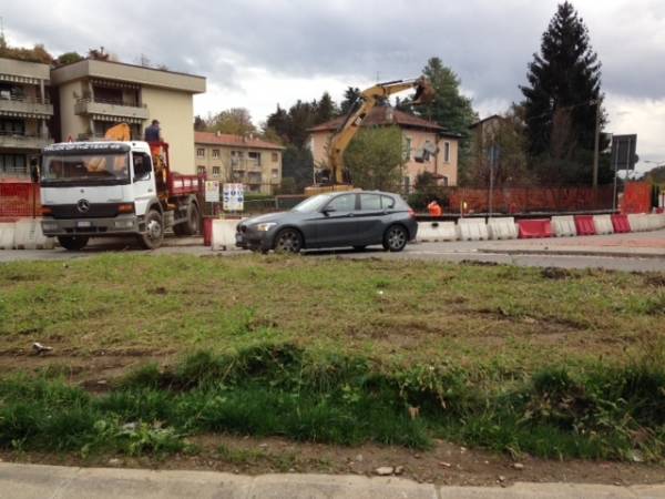 Rotonda di viale Europa, il cantiere (inserita in galleria)