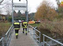 Uomo ritrovato nel lago, le operazioni dei Vigili del Fuoco  (inserita in galleria)