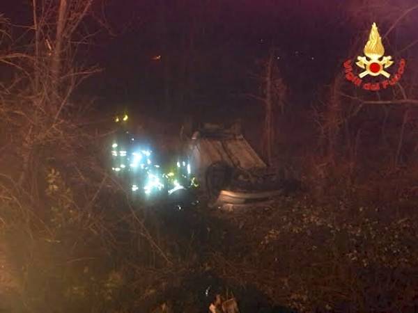 Auto ribaltata a Laveno  (inserita in galleria)