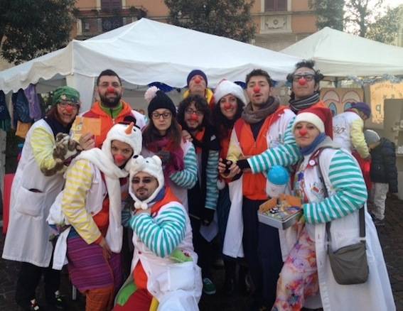 Clown in piazza a Gallarate (inserita in galleria)