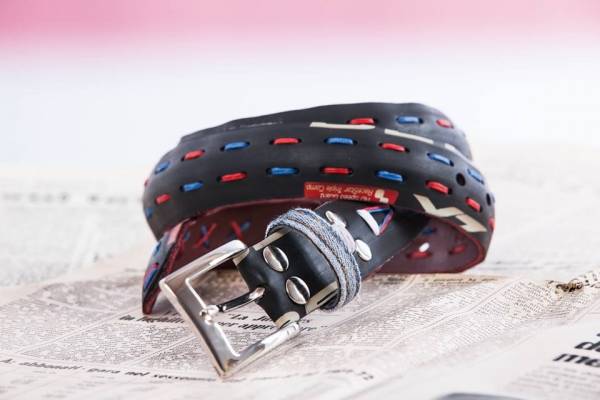 Dai copertoni usati nascono cinture e bracciali (inserita in galleria)