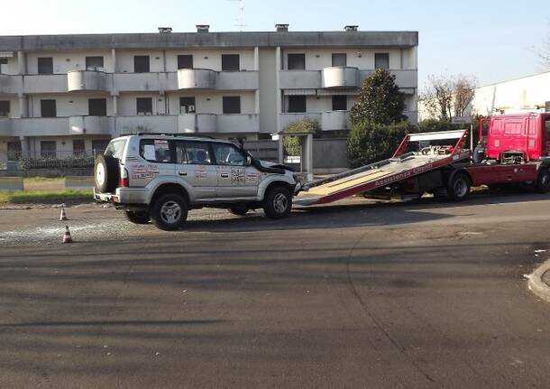 Scontro tra un autobus e una vettura blocca il Sabotino