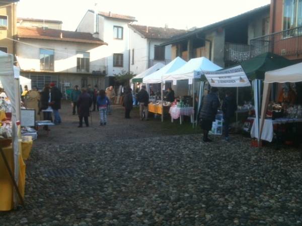 Il Chiostro di Voltorre anima del commercio (inserita in galleria)