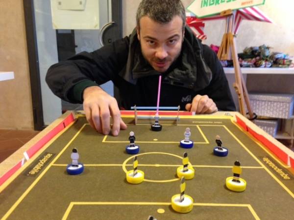 Il subbuteo coi tappi (inserita in galleria)