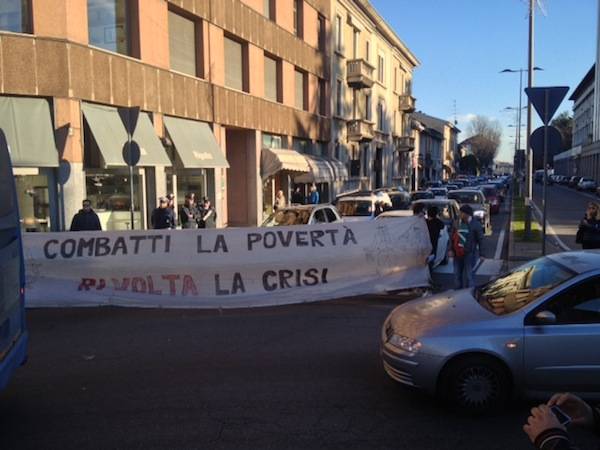 La protesta dei "Forconi" arriva a Gallarate, traffico rallentato (inserita in galleria)