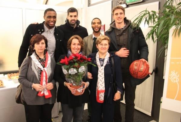 La solidarietà entra in Banca (inserita in galleria)