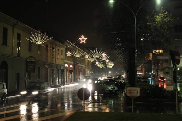 Le luci di piazza Manzoni (inserita in galleria)