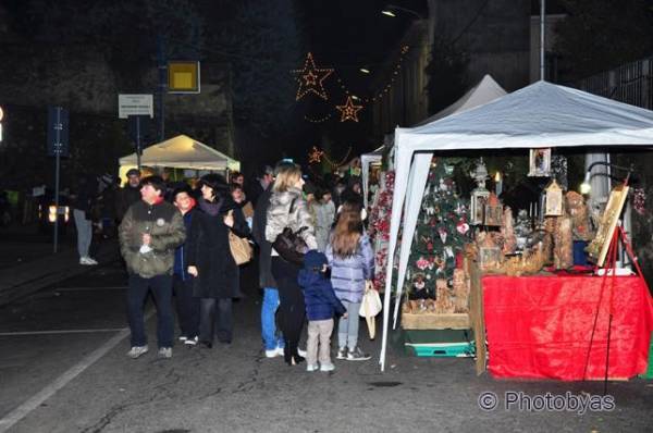 Mercatino natalizio a Casbeno (inserita in galleria)