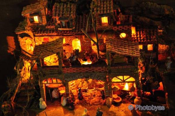 Mercatino natalizio a Casbeno (inserita in galleria)