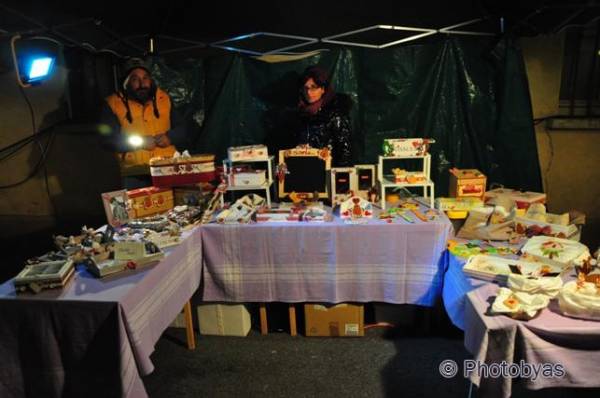 Mercatino natalizio a Casbeno (inserita in galleria)