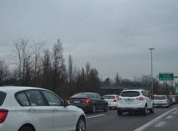 Ribaltamento tra superstrada e autostrada (inserita in galleria)