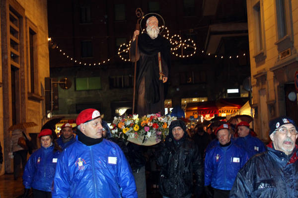 Il corteo con Sant'Antonio (inserita in galleria)