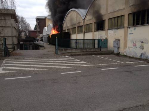 Incendio a Vanzaghello (inserita in galleria)