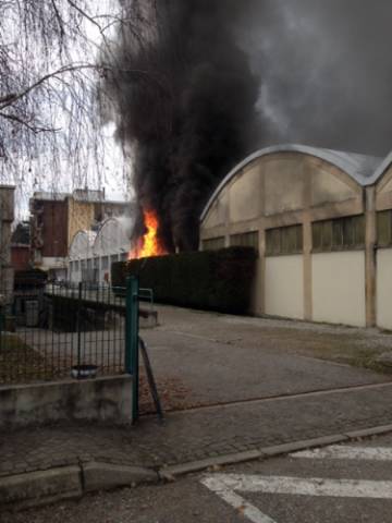 Incendio a Vanzaghello (inserita in galleria)