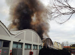 Incendio in una ditta a Vanzaghello (inserita in galleria)