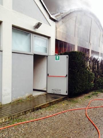 Incendio in una ditta a Vanzaghello (inserita in galleria)