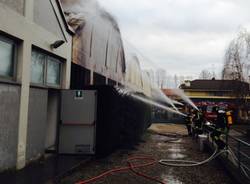 Incendio in una ditta a Vanzaghello (inserita in galleria)