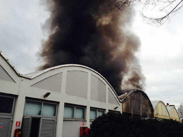 Incendio in una ditta a Vanzaghello (inserita in galleria)