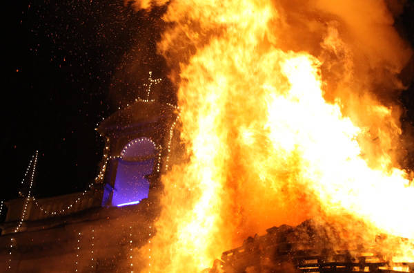 L'accensione del falò (inserita in galleria)