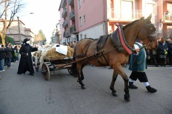 La sagra di Sant'Antonio a Saronno (inserita in galleria)