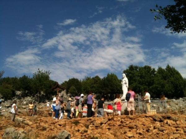 A Medjugorje, nel paese delle apparizioni (inserita in galleria)