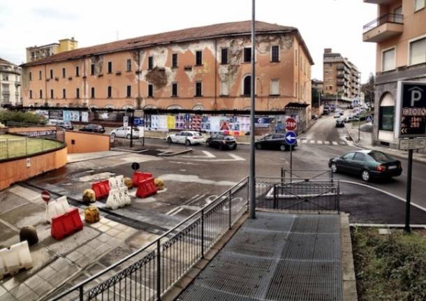 Caserma garibaldi varese crollo piazza repubblica (inserita in galleria)