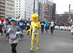 I costumi della maratona di Tokio (inserita in galleria)