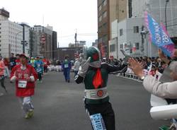 I costumi della maratona di Tokio (inserita in galleria)