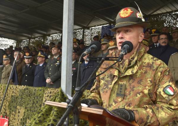 I militari della Nato celebrati in caserma (inserita in galleria)