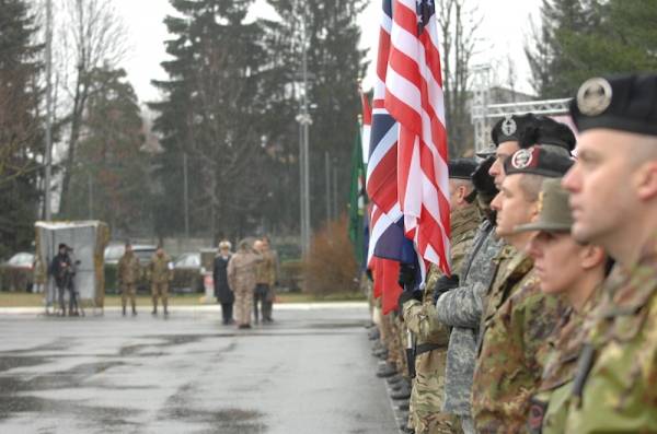 I militari della Nato celebrati in caserma (inserita in galleria)