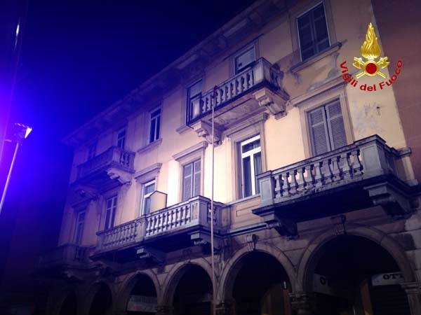 Incendio in centro a Luino (inserita in galleria)