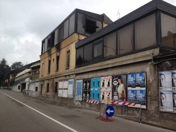 Incendio nella notte all2019ippodromo, distrutti uffici e club house (inserita in galleria)