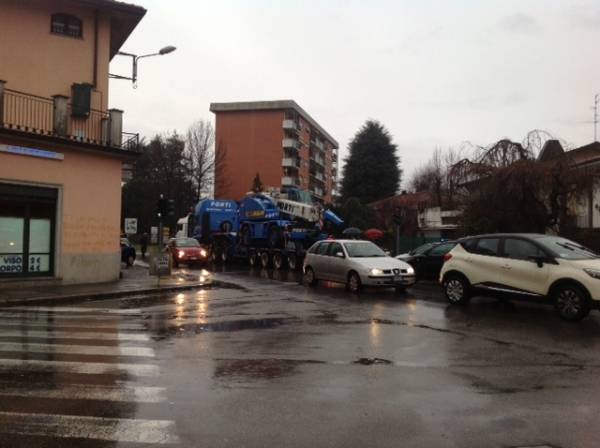 Incidente camion-auto (inserita in galleria)