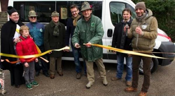 Le Pulci Famose regalano il minibus (inserita in galleria)