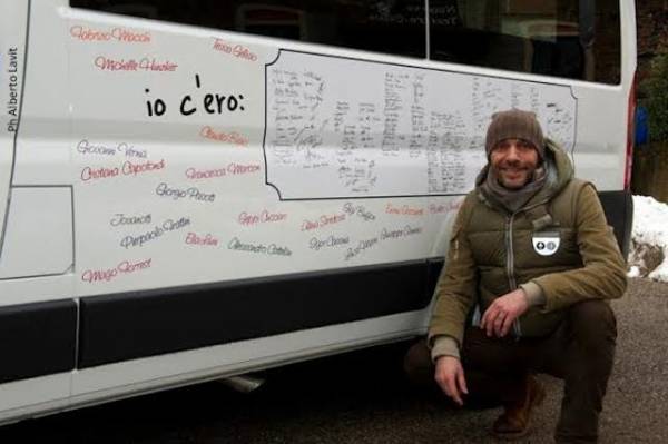 Le Pulci Famose regalano il minibus (inserita in galleria)