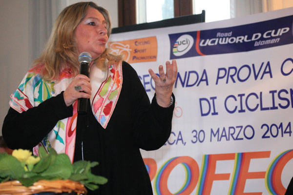 Letteratura e ciclismo a Laveno (inserita in galleria)