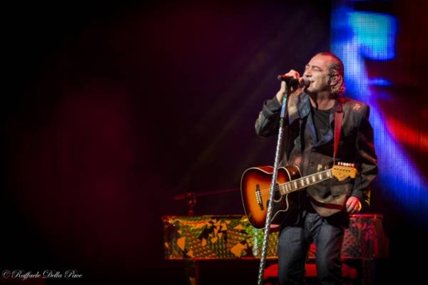 Luca Carboni in concerto al Teatro Arcimboldi di Milano  (inserita in galleria)