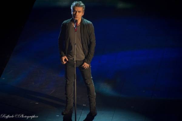 Luciano Ligabue ospite al Festival di Sanremo  (inserita in galleria)