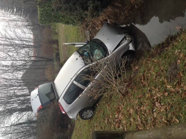 Nel fosso con l'auto a Gazzada (inserita in galleria)