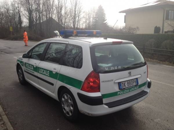 Nel fosso con l'auto a Gazzada (inserita in galleria)