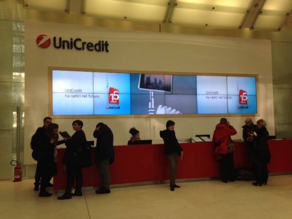 UniCredit Tower (inserita in galleria)