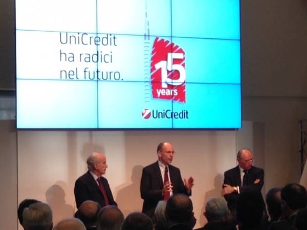 UniCredit Tower (inserita in galleria)