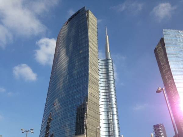 UniCredit Tower (inserita in galleria)