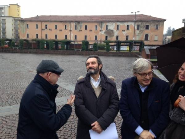 Vittorio Sgarbi alla Caserma Garibaldi (inserita in galleria)