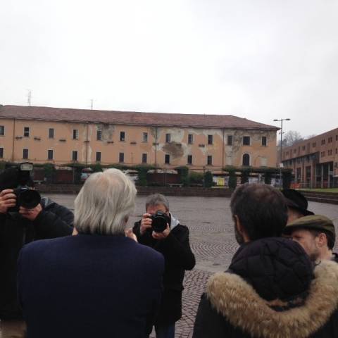Vittorio Sgarbi alla Caserma Garibaldi (inserita in galleria)