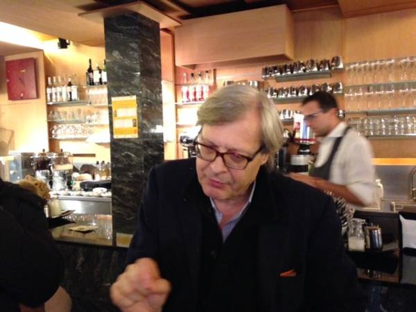 Vittorio Sgarbi alla Caserma Garibaldi (inserita in galleria)