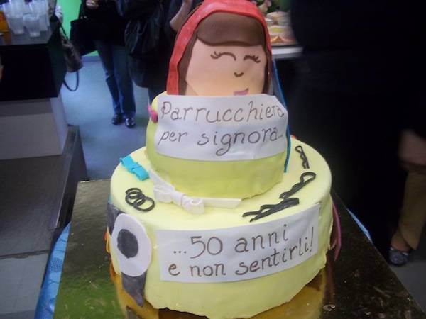 50 anni di storia dalla parrucchiera (inserita in galleria)