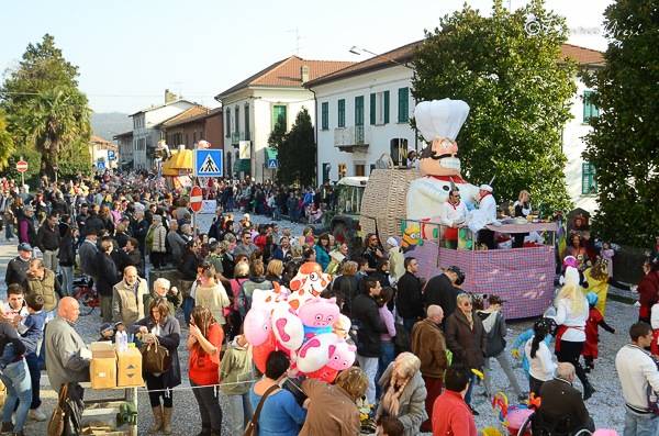 Il carnevale di Sangiano - i gruppi (inserita in galleria)